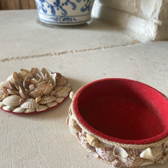 Vintage Shell Jewelry Box - Picture 4 of 6
